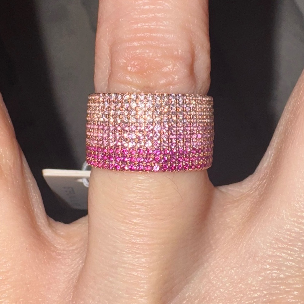 Cote d’ Argent, size 7
Ombre Pink Crystal Band Ring in size 7
New with tags